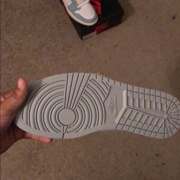 Turbo Green Jordan 1s - Picture 4 of 5